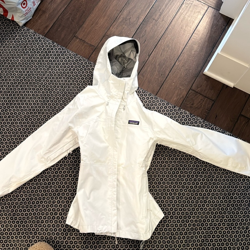 Patagonia women’s raining jacket size small
